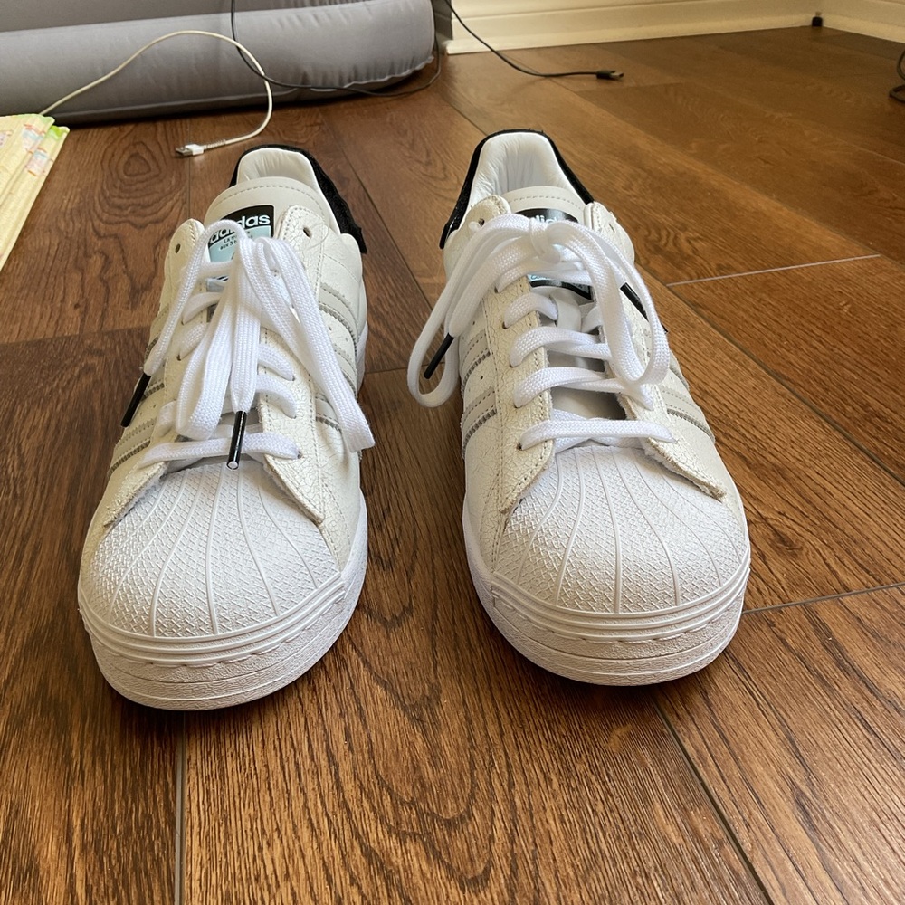 NWOB adidas superstar La marque aux 3 bandes mens shoes 11.5 US . New